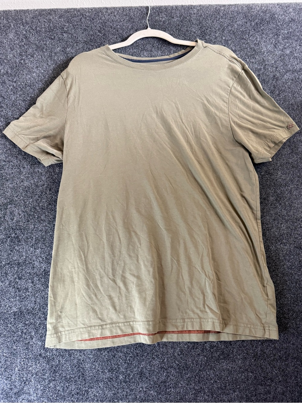 Rhône T-Shirt Size XL - Slight Piling